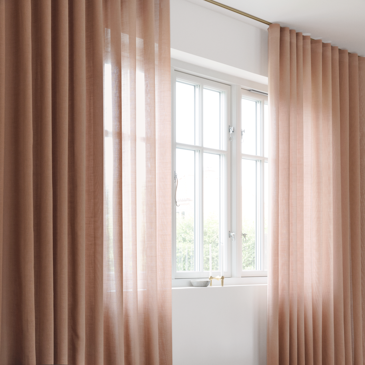 Tunn linnestrukturgardin – Elegante Transparent